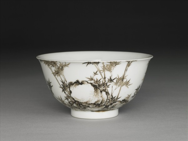 琺瑯彩赭墨竹石圖碗