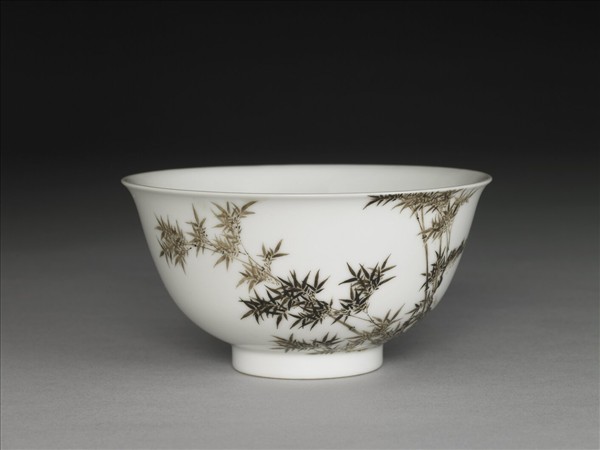 琺瑯彩赭墨竹石圖碗