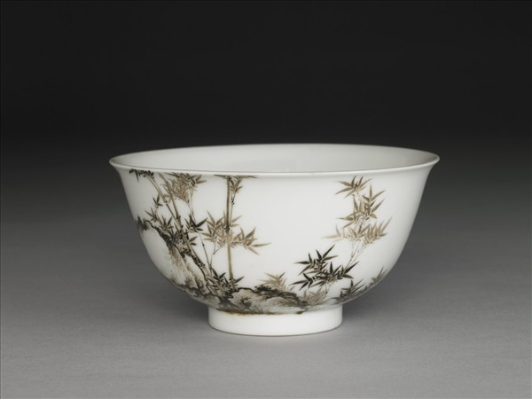 琺瑯彩赭墨竹石圖碗
