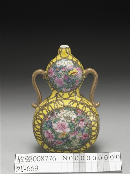 琺瑯彩開光花卉雙耳葫蘆瓶