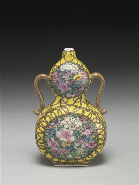 琺瑯彩開光花卉雙耳葫蘆瓶