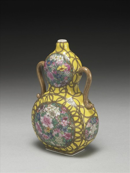 琺瑯彩開光花卉雙耳葫蘆瓶