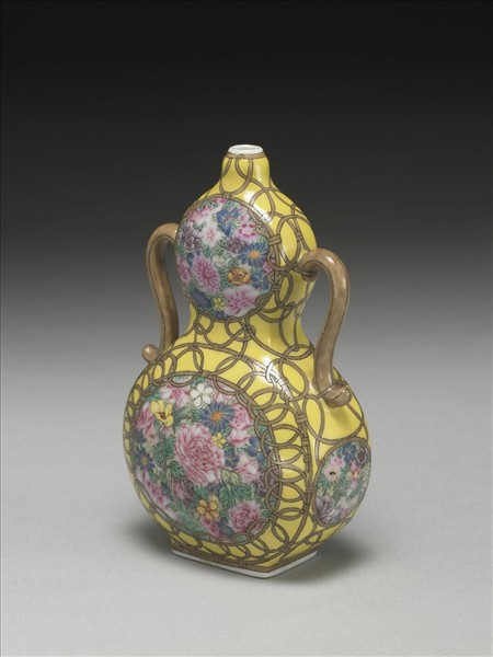 琺瑯彩開光花卉雙耳葫蘆瓶