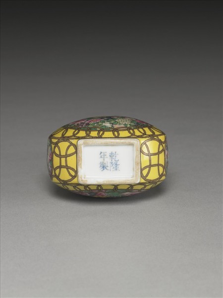 琺瑯彩開光花卉雙耳葫蘆瓶