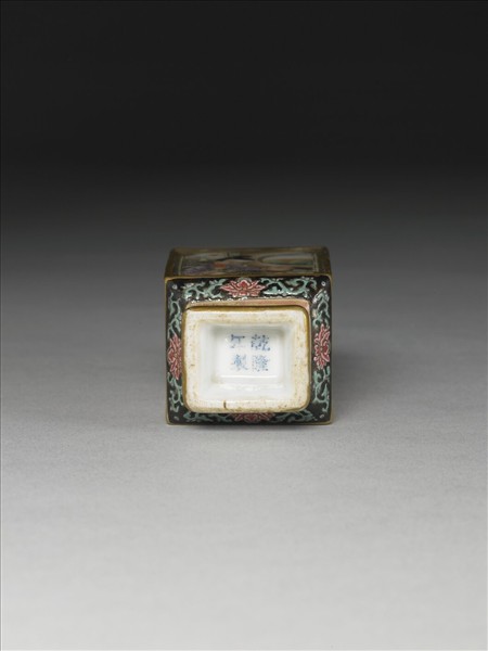 琺瑯彩開光山水人物方瓶