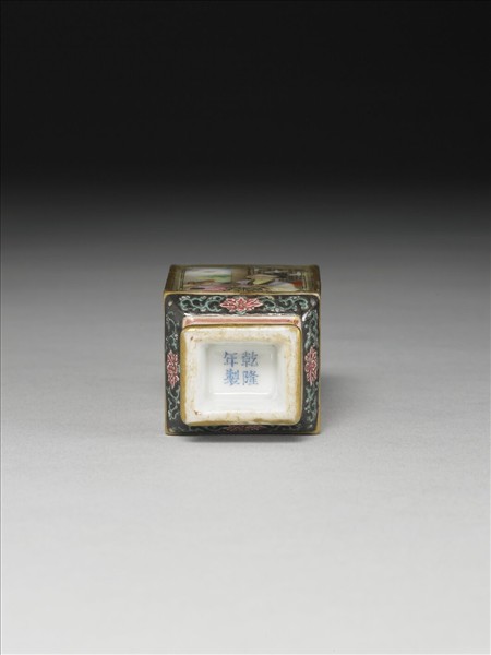 琺瑯彩開光山水人物方瓶