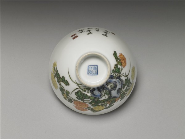 琺瑯彩菊花圖鍾