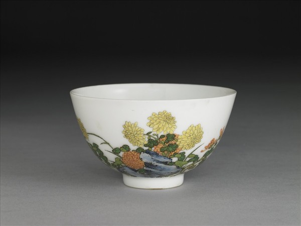 琺瑯彩菊花圖鍾