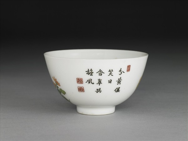 琺瑯彩菊花圖鍾