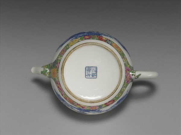 琺瑯彩青山水壺