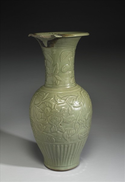 龍泉窯 青瓷拱花花卉紋鳳尾瓶