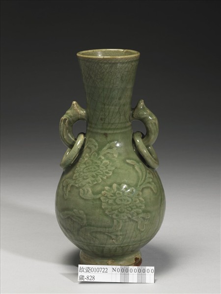 龍泉窯 青瓷刻花獸耳銜環瓶