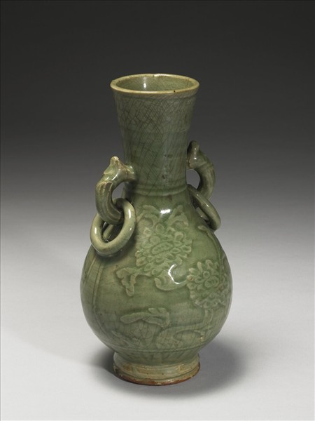 龍泉窯 青瓷刻花獸耳銜環瓶