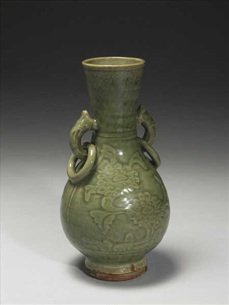 龍泉窯 青瓷刻花獸耳銜環瓶
