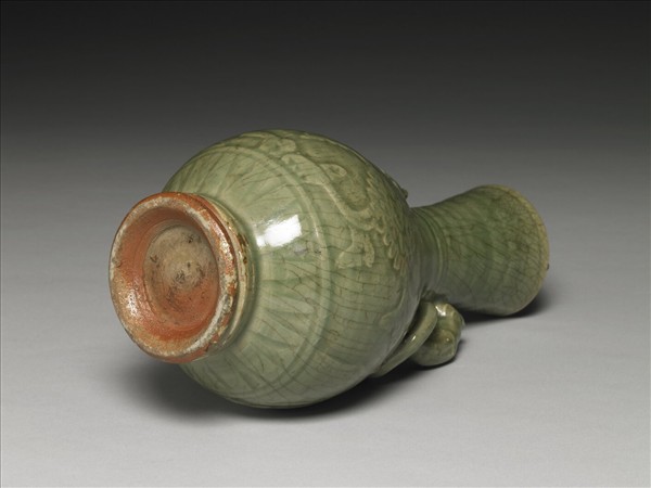 龍泉窯 青瓷刻花獸耳銜環瓶