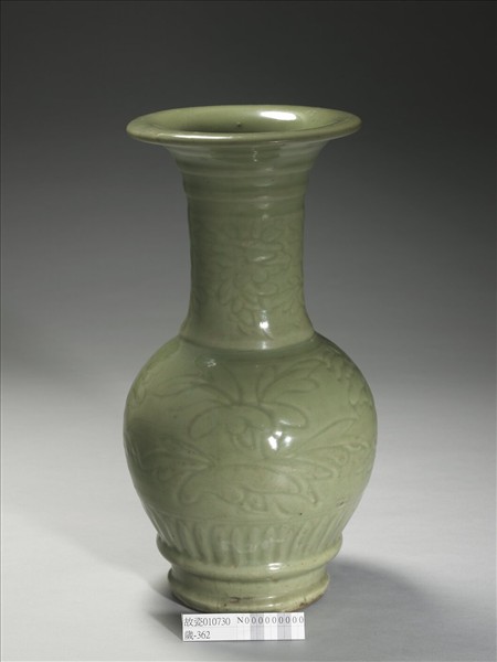 龍泉窯 劃花鳳尾瓶