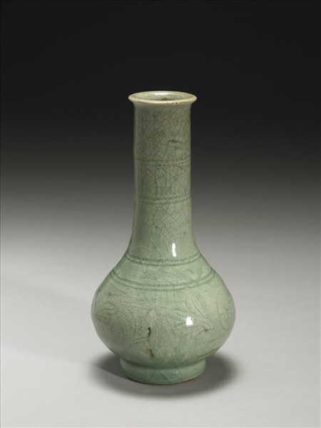 龍泉窯 劃花弦紋牡丹紋長頸瓶