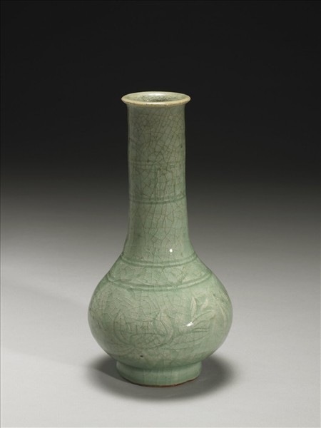 龍泉窯 劃花弦紋牡丹紋長頸瓶