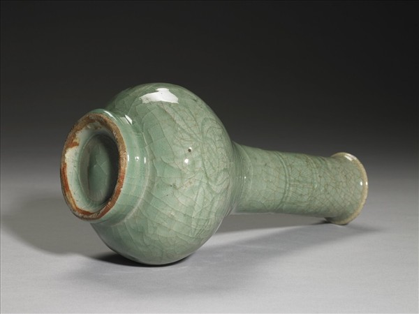 龍泉窯 劃花弦紋牡丹紋長頸瓶