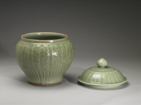 龍泉窯 青瓷劃花花卉紋蓋罐