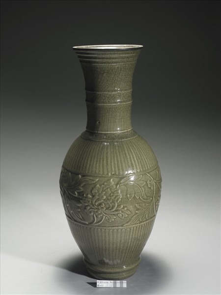 龍泉窯 青瓷拱花花卉鳳尾瓶