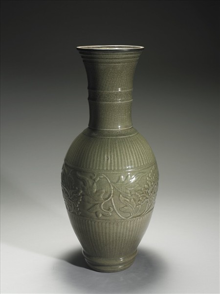 龍泉窯 青瓷拱花花卉鳳尾瓶