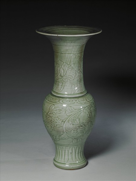 龍泉窯 青瓷劃花花卉紋鳳尾瓶