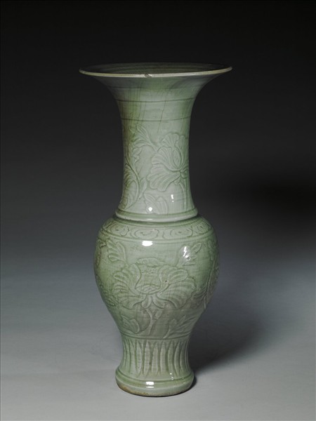 龍泉窯 青瓷劃花花卉紋鳳尾瓶