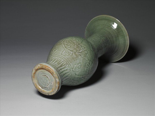 龍泉窯 青瓷劃花花卉紋鳳尾瓶