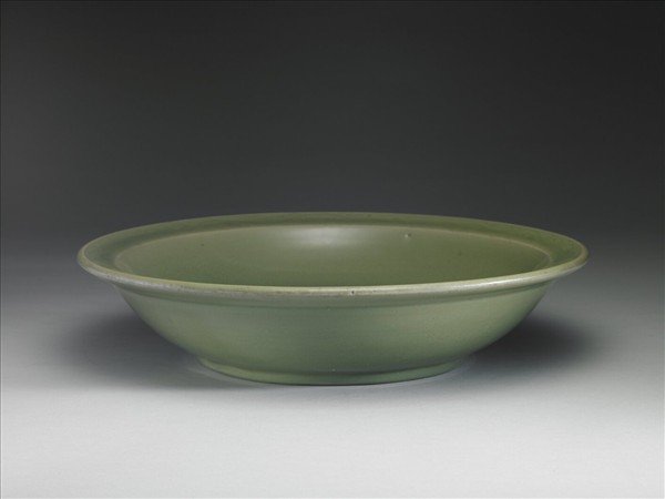 龍泉窯 青瓷劃花花卉紋折沿盤