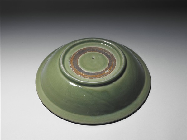 龍泉窯 青瓷劃花花卉紋折沿盤