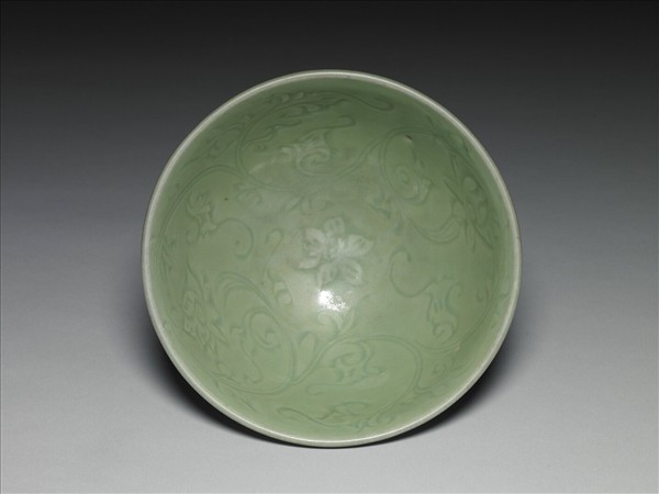 龍泉窯 青瓷劃花蓮瓣紋碗