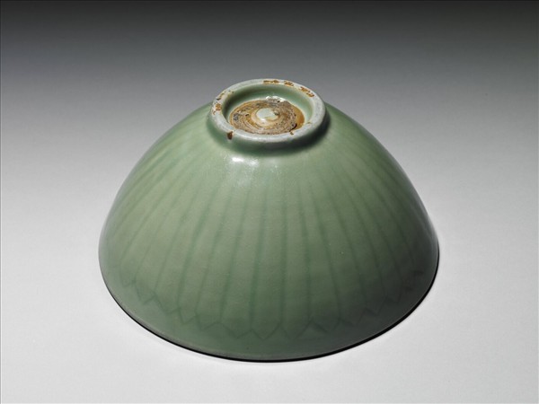 龍泉窯 青瓷劃花蓮瓣紋碗