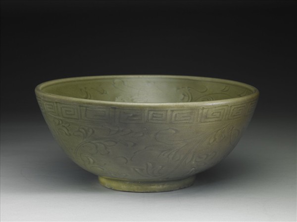 龍泉窯 青瓷劃花花卉紋碗