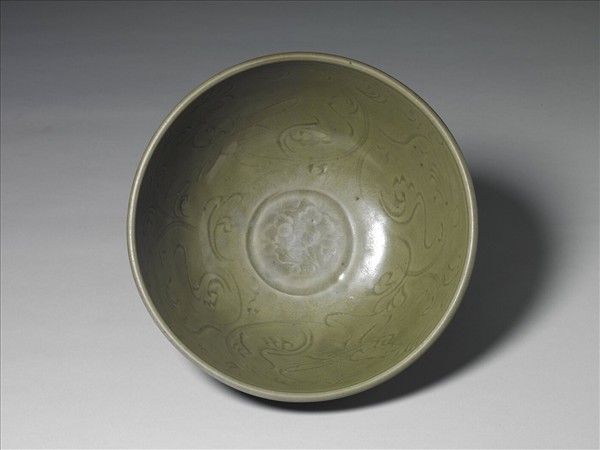 龍泉窯 青瓷劃花花卉紋碗