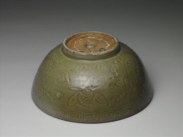 龍泉窯 青瓷劃花花卉紋碗