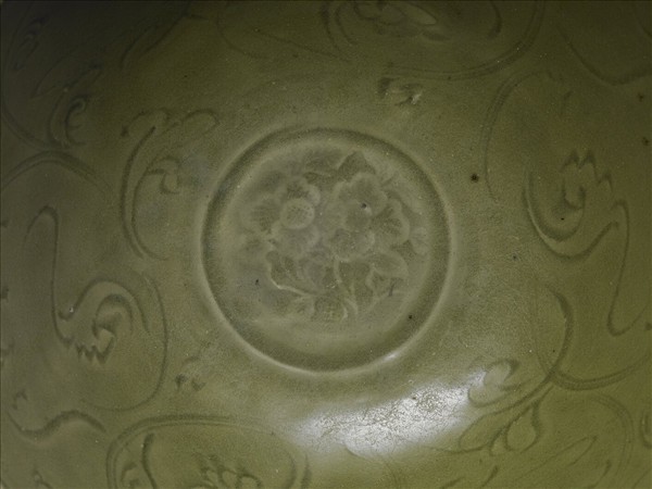 龍泉窯 青瓷劃花花卉紋碗