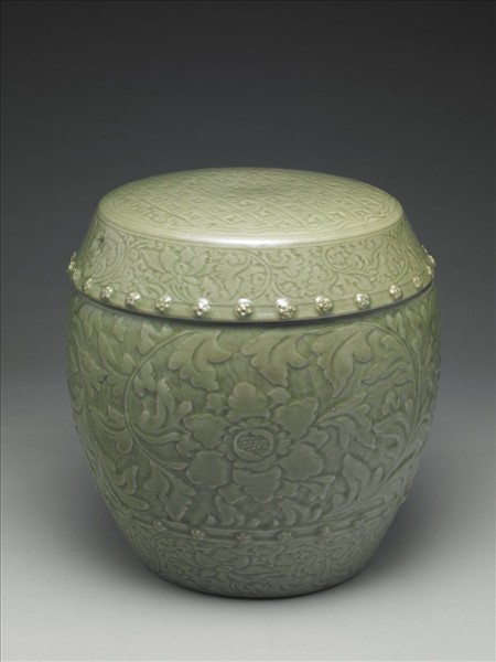 龍泉窯 青瓷刻花鼓式座墩