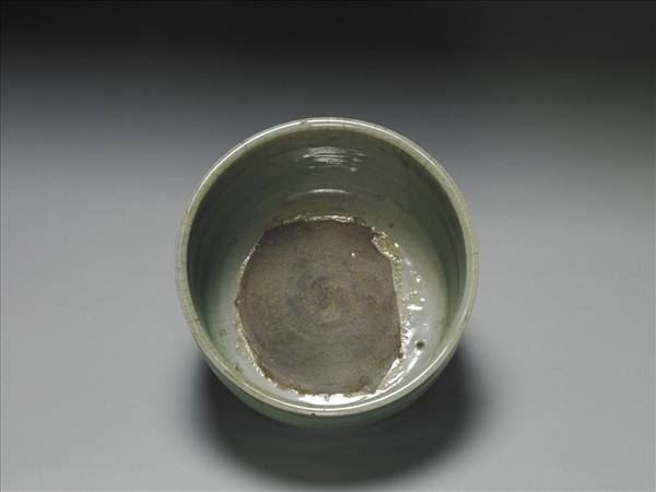 龍泉窯 青瓷弦紋三足爐