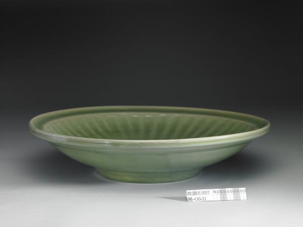 龍泉窯 青瓷印花折沿盤