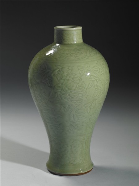 龍泉窯 青瓷劃花牡丹紋梅瓶