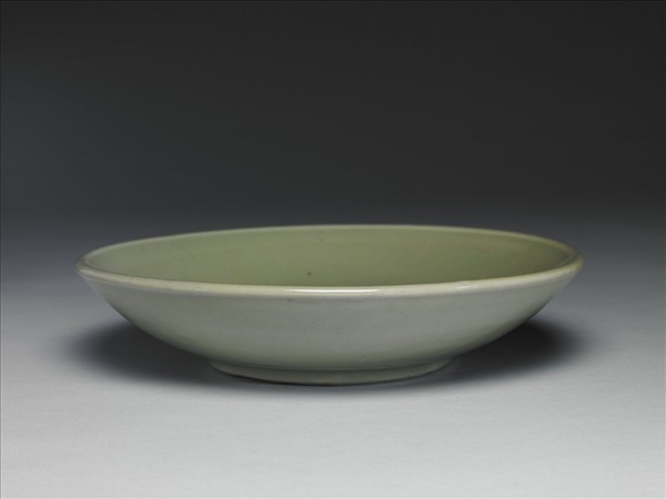 龍泉窯 青瓷印花花卉紋盤