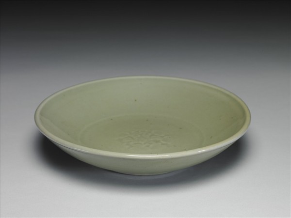 龍泉窯 青瓷印花花卉紋盤