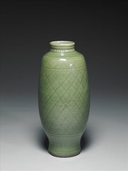 龍泉窯 青瓷劃花斜格紋燈籠瓶