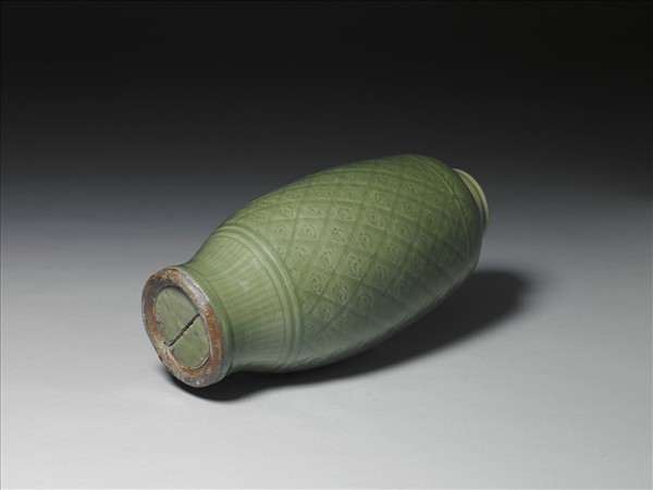 龍泉窯 青瓷劃花斜格紋燈籠瓶