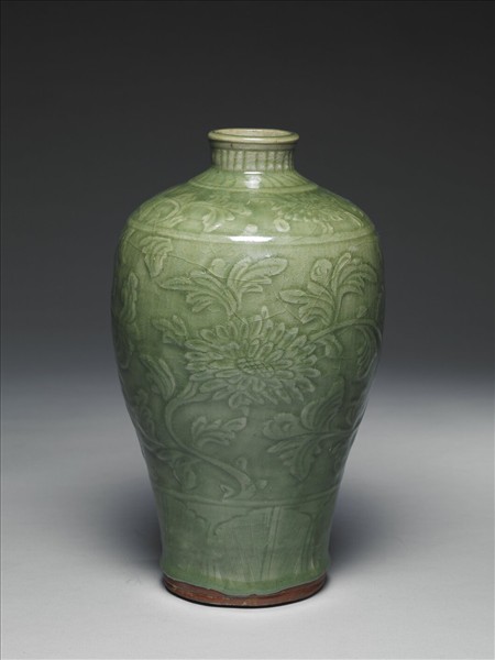 龍泉窯 青瓷拱花花卉梅瓶