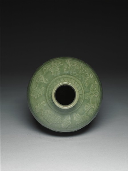 龍泉窯 青瓷拱花花卉梅瓶