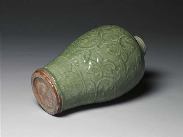 龍泉窯 青瓷拱花花卉梅瓶