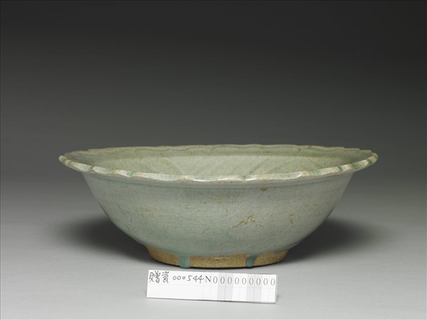 泰國 十五世紀 青瓷花口盤