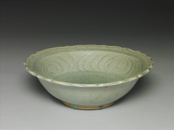 泰國 十五世紀 青瓷花口盤